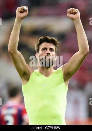 Fußball - UEFA Champions League - Halbfinale - Zweitligist - Bayern München / Barcelona - Allianz Arena. Gerard Pique aus Barcelona feiert den Sieg nach dem Spiel Stockfoto