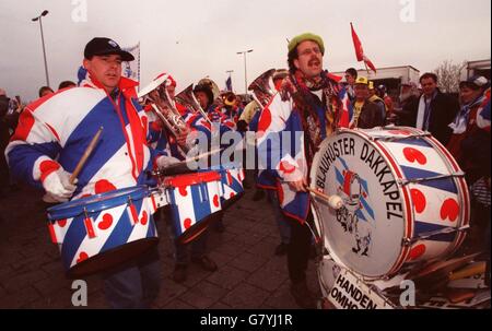 European Club Soccer. Das Amstel Cup Finale, Holland. Roda JC / SC Heerenveen. SC Heerenveen Band Stockfoto