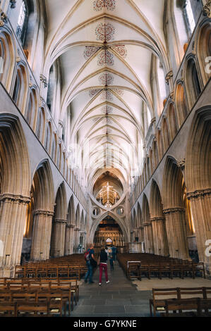 Wells, UK - 15. August 2015: Innenraum der Kathedrale von Wells. Es ist eine anglikanische Kathedrale St Andrew der Apostel gewidmet Stockfoto