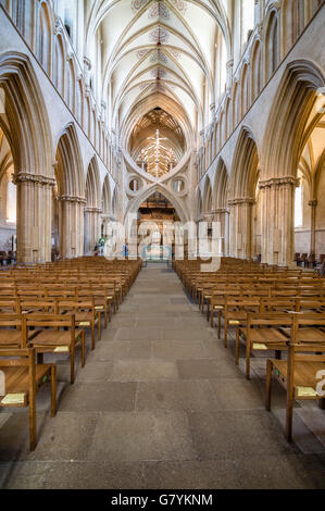 Wells, UK - 15. August 2015: Innenraum der Kathedrale von Wells. Es ist eine anglikanische Kathedrale St Andrew der Apostel gewidmet Stockfoto