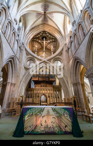 Wells, UK - 15. August 2015: Innenraum der Kathedrale von Wells. Es ist eine anglikanische Kathedrale St Andrew der Apostel gewidmet Stockfoto