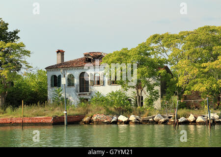 Verlassene Villa auf der Insel Isola Mazzorbetto, Venedig Stockfoto