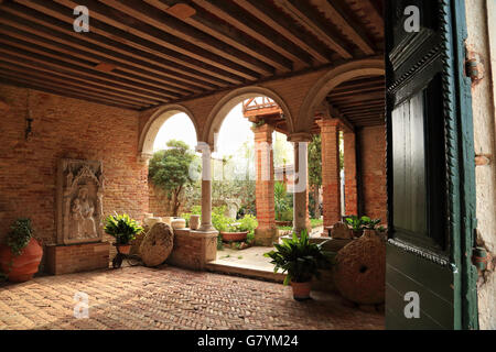 Hof der Chiesa di S. Caterina, Mazzorbo Insel Burano, Venedig, Italien Stockfoto