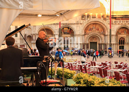 Gran Caffè Quadri. Piazza San Marco / St. Markus-Platz / Markusplatz, Venedig. Stockfoto