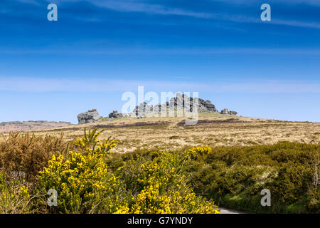 Das unverwechselbare Granit-Profil von Hound Tor auf Dartmoor, Devon, England, UK Stockfoto