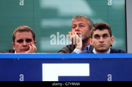 Chelsea Besitzer Roman Abramovich in der Tribüne während des Barclays Premier League Spiel in Stamford Bridge, London. DRÜCKEN Sie VERBANDSFOTO. Bilddatum: Sonntag, 3. Mai 2015. Siehe PA Geschichte FUSSBALL Chelsea. Bildnachweis sollte lauten: Mike Egerton/PA Wire. Stockfoto