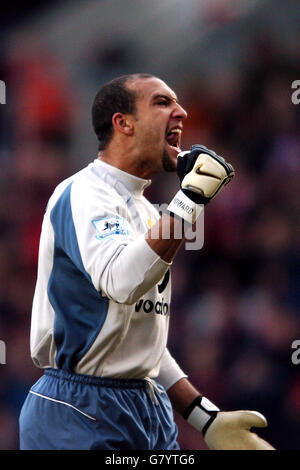 Fußball - FA Cup - Sechste Runde - Southampton / Manchester United - St Mary's Stadium. Torhüter Tim Howard von Manchester United feiert ihr Tor Stockfoto