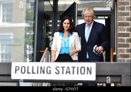 Boris Johnson und seine Frau Marina Wheeler verlassen ein Wahllokal in Islington im Norden Londons, nachdem sie bei den Parlamentswahlen 2015 für das gestimmt hatten. Stockfoto