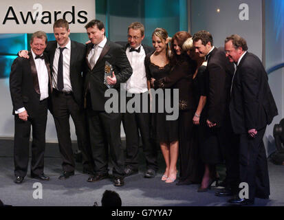 Royal Television Society Awards - Grosvenor House Hotel. Coronation Street erhält den Soap Award. Stockfoto