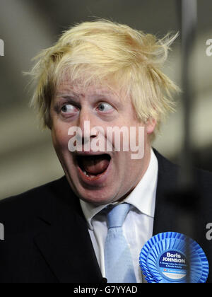 Boris Johnson, Bürgermeister von London und zukünftiger konservativer Kandidat für Uxbridge und South Ruislip, nachdem er den Sitz während der allgemeinen Wahlzählung an der Brunel University, London, gewonnen hatte. Stockfoto