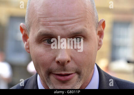 College Green, London, UK, 24. Juni 2016, Sajid Javid gegenüber der Houses of Parliament, die Presse am Tag der Brexit zu erfüllen, wenn das EU-Referendum ein Urlaubs-Ergebnis zurückgegeben. Stockfoto