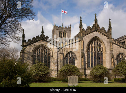 UK, Cumbria, Kendal, Pfarrkirche von River Kent Stockfoto