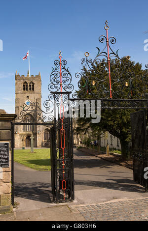 UK, Cumbria, Kendal, Kirkland, Pfarrei Kirche Tore Stockfoto