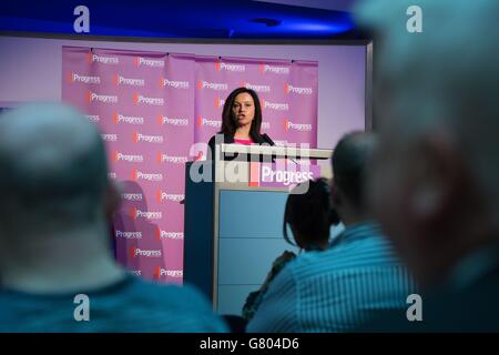 Caroline Flint, Abgeordnete von Don Valley, spricht bei der Eröffnungssitzung der Progress-Jahreskonferenz im Zentrum von London, während die Kandidaten der Labour-Führung nach dem überraschenden Rückzug der Favoritin Chuka Umunna aus dem Rennen vor Aktivisten Stellung nehmen sollen. Stockfoto