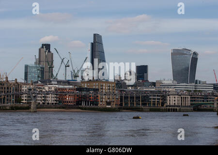 Ein allgemeiner Blick auf die Skyline der City of London, einschließlich des 'Walkie Talkie' Gebäudes auf der rechten Seite. Stockfoto