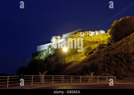 Palmela, Palmela Burg in der Abenddämmerung, jetzt Pousada-Hotel Setubal Bezirk. Serra de Arrabida. Portugal. Europa Stockfoto