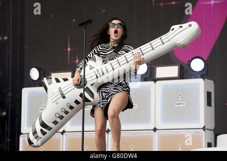 Charli XCX beim Radio 1 Big Weekend, gehalten in Earlham Park, Norwich. Stockfoto