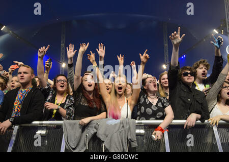 Atmosphäre im Radio 1 Big Weekend, gehalten in Earlham Park, Norwich. Stockfoto