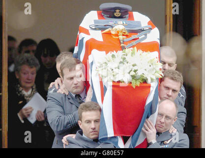 SQ Ldr Patrick Brian Marshall Beerdigung - RAF College Chapel of St. Michael und alle Engel Stockfoto