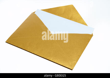 Weißes Gold Hülle isoliert ein weißes Blatt Papier innen auf weißem Hintergrund Stockfoto