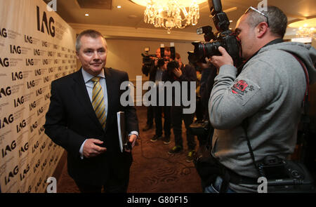 Willie Walsh, Chief Executive der International Airlines Group (IAG), während einer Pressekonferenz über den von der irischen Regierung vorgeschlagenen Verkauf einer verbleibenden 25%-Beteiligung an Aer Lingus im Westbury Hotel in Dublin. Stockfoto