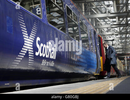 Ein ScotRail-Zug von Abellio am Glasgow Central Station in Schottland. Stockfoto