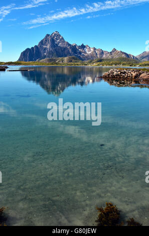 Vagakallen Berg von Lofoten Vågakallen, Ørsvågvær, Orsvagvaer, Arktis Norwegen, Lofoten-Inseln gesehen Stockfoto