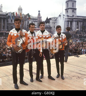 The Merry Men, ein Popquartett aus Barbados, das während des Commonwealth Arts Festivals auf dem Trafalgar Square spielt Stockfoto