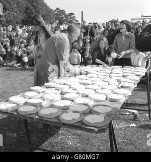 Unterhaltung - dritte Custard Pie WM - Coxheath Fete, Maidstone Stockfoto