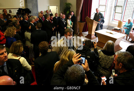 Der Prinz von Wales hält eine Rede bei einem Willkommensempfang in NUI Galway am ersten Tag ihres königlichen Besuches in der Republik Irland. Stockfoto