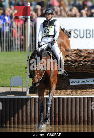 Reiten - Badminton Pferdetrials 2015 - Tag Vier - Badminton. Die deutsche Ingrid Klimke reitet Horseware Hale Bob Stockfoto