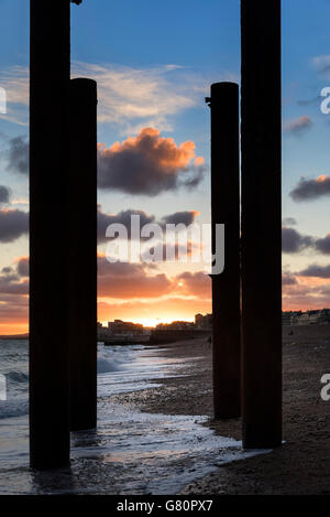 Sonnenuntergang über Hove Brighton Beach Pier West Sussex, England Stockfoto
