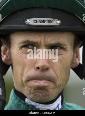 Pferderennen - 2015. Mai Festival - Tag Drei - Goodwood Racecourse. Jockey Graham Lee vor dem Tapster Stakes Race 888 am dritten Tag des May Festival 2015 auf der Goodwood Racecourse, Chichester. Stockfoto