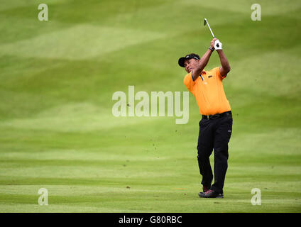 Thailands Thongchai Jaidee am dritten Tag der BMW PGA Championship 2015 im Wentworth Golf Club, Surrey. DRÜCKEN Sie VERBANDSFOTO. Bilddatum: Samstag, 23. Mai 2015. Siehe PA Geschichte GOLF Wentworth. Bildnachweis sollte lauten: Adam Davy/PA Wire. EINSCHRÄNKUNGEN: . Keine kommerzielle Nutzung. Keine falsche kommerzielle Verbindung. Keine Videoemulation. Keine Bildbearbeitung. Stockfoto