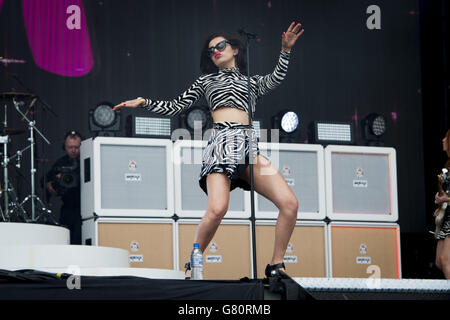 Radio 1 Großes Wochenende - Norwich - Samstag. Charli XCX beim Radio 1 Big Weekend im Earlham Park, Norwich. Stockfoto