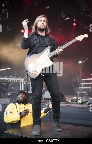 Russell Marsden von Band of Skulls spielt live auf der Common Stage, am 2. Tag des Common People Festivals, Southampton Common - Southampton Stockfoto