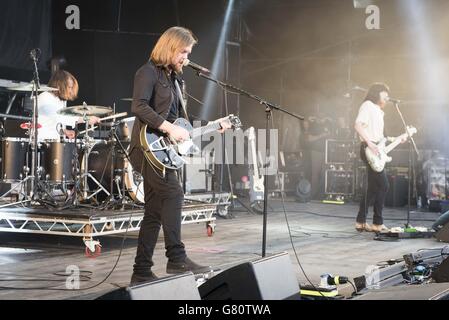 Band of Skulls spielen live auf der Common Stage, am 2. Tag des Common People Festival, Southampton Common - Southampton Stockfoto