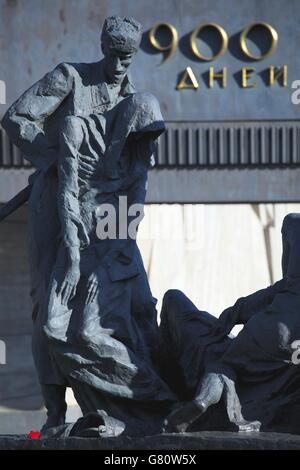 Denkmal für die heldenhaften Verteidiger von Leningrad, Siegesplatz, Ploschtschad Pobedy, St Petersburg, Russland Stockfoto