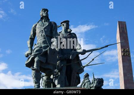 Skulptur von Seeleuten und Piloten, Denkmal der heldenhaften Verteidiger Leningrads, Siegesplatz, Ploshchad Pobedy, St. Petersburg, Stockfoto