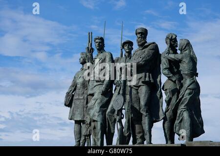 Skulptur von Partisanen, Denkmal für die heldenhaften Verteidiger Leningrads, Siegesplatz, Ploschtschad Pobedy, in St. Petersburg, Russland Stockfoto