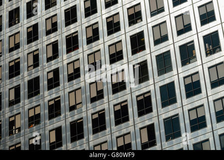 Edelstahl Büro Fassade, One Canada Square, Canary Wharf, London E14, Vereinigtes Königreich Stockfoto