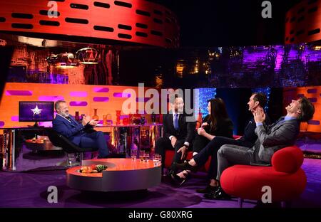 (Links - rechts) Gastgeber Graham Norton, Chris Pratt, Melissa McCarthy, Jude Law und John Bishop während der Dreharbeiten zur Graham Norton Show in den London Studios, Süd-London, die am Freitag ausgestrahlt werden. Stockfoto
