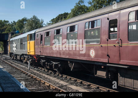 Klasse 31 Diesel zieht aus Sheringham Station an der Spitze von einem Nostalgiezug Stockfoto