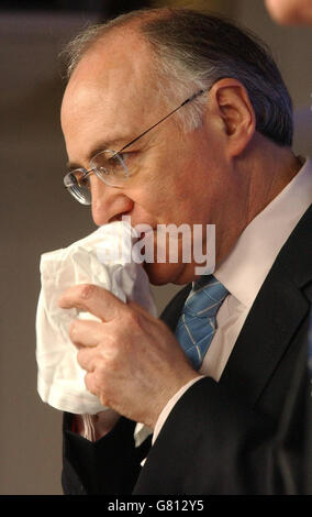 Allgemeiner Wahlkampf 2005 - Pressekonferenz Der Konservativen Partei. Der konservative Parteichef Michael Howard. Stockfoto