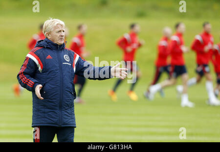 Fußball - internationale Freundschaftsspiele - Schottland V Katar - Schottland-Training und Pressekonferenz - Mar Hall Stockfoto