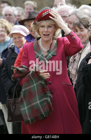 Königliche Hochzeit - Hochzeit von Prinz Charles und Camilla Parker Bowles - Crathie Parish Church Stockfoto