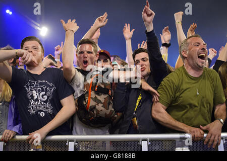 Publikum im Radio 1 Big Weekend, in Earlham Park, Norwich statt. Stockfoto