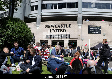 Fans vor dem Magic Weekend im St. James' Park von Newcastle United. Stockfoto