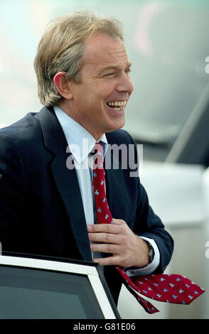 Premierminister Tony Blair kommt an der Weymouth and Portland Sailing Academy auf der Isle of Portland an. Stockfoto