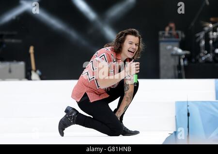 EXKLUSIVE Harry Styles of One Direction tritt während des Summertime Ball von Capital FM im Wembley Stadium, London, auf. Stockfoto